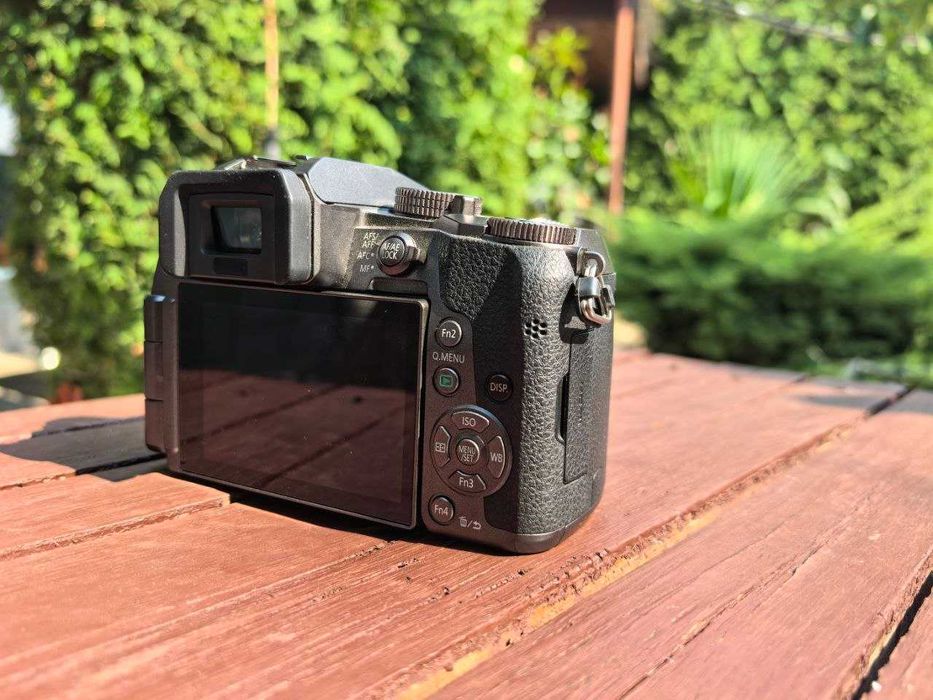 Panasonic Lumix G7 + обектив Panasonic Lumix G Vario 14-42mm O.I.S. II + 3 батерии + Tiffen ND филтър + Раница