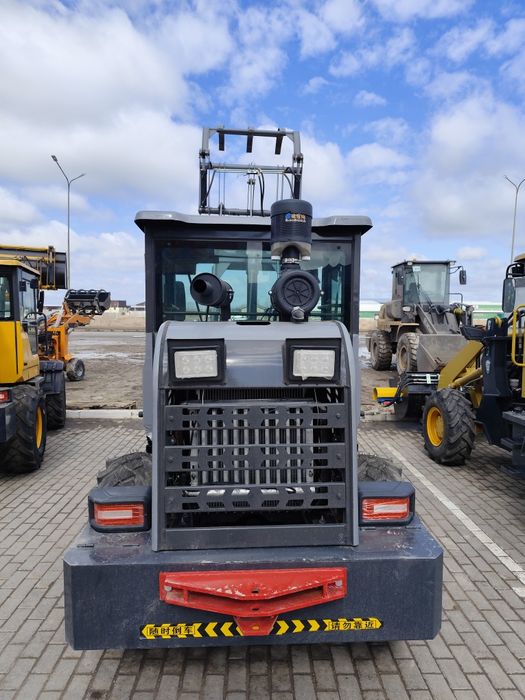 Погрузчик 930 новый без пробег