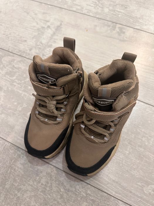 Продам детскую обувь осень 28,29