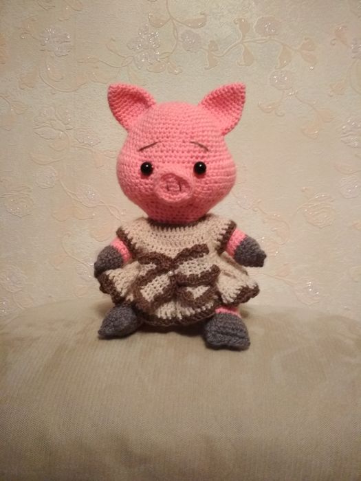 Милая вязаная свинка