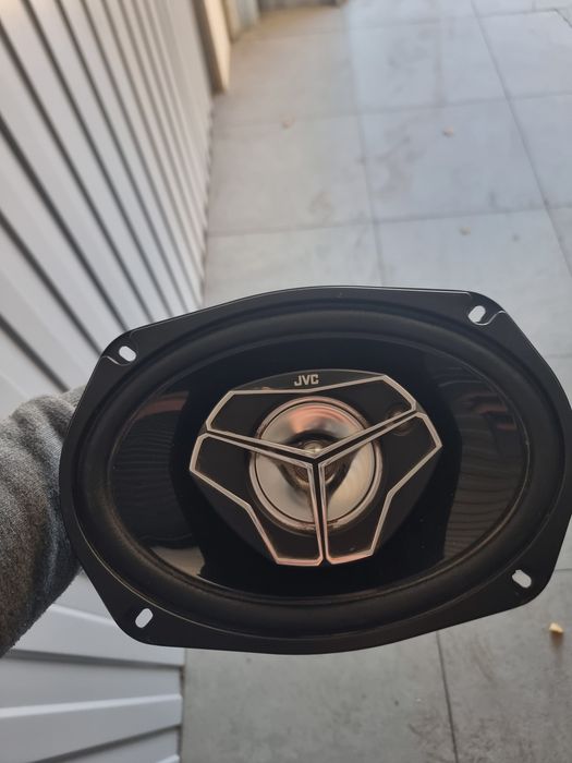 Пара колонок Jvc и номерные рамки