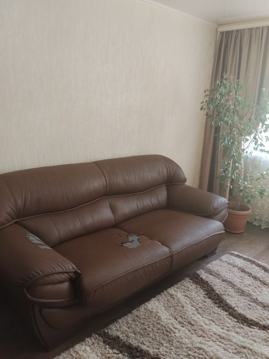 Продам диван , кресло и столик