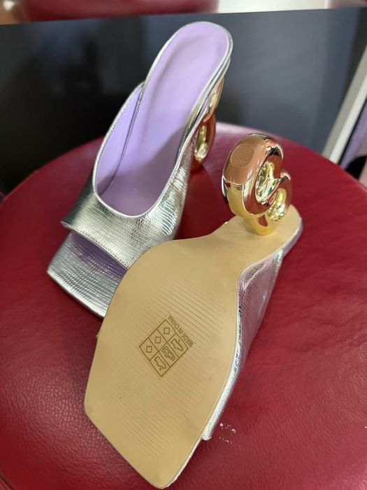 Papuc elegant argintiu si toc auriu