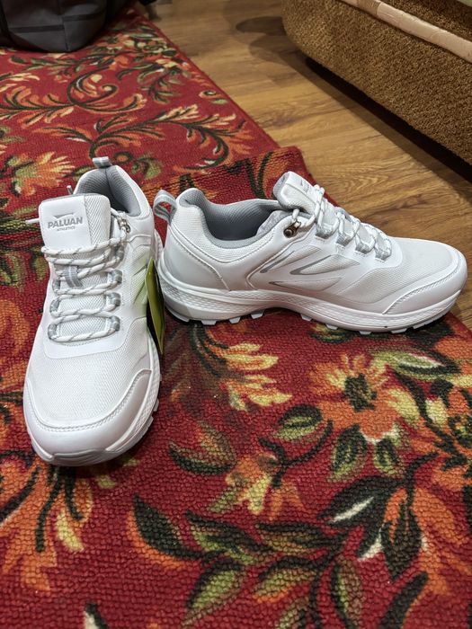 Продам кроссовки 43р