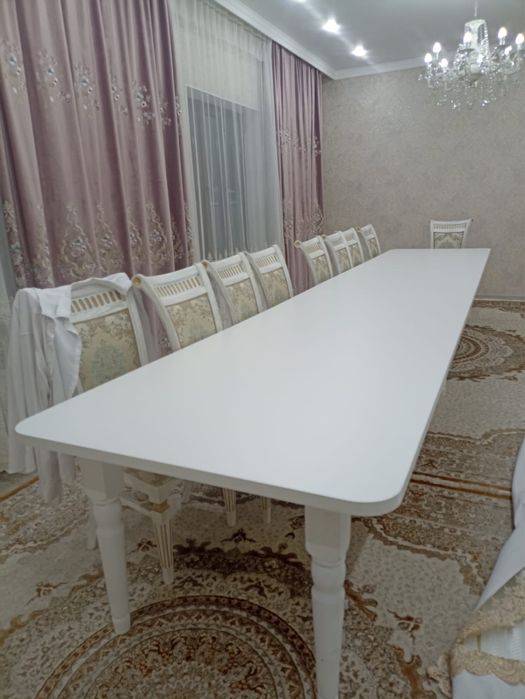 Стол для гостинный