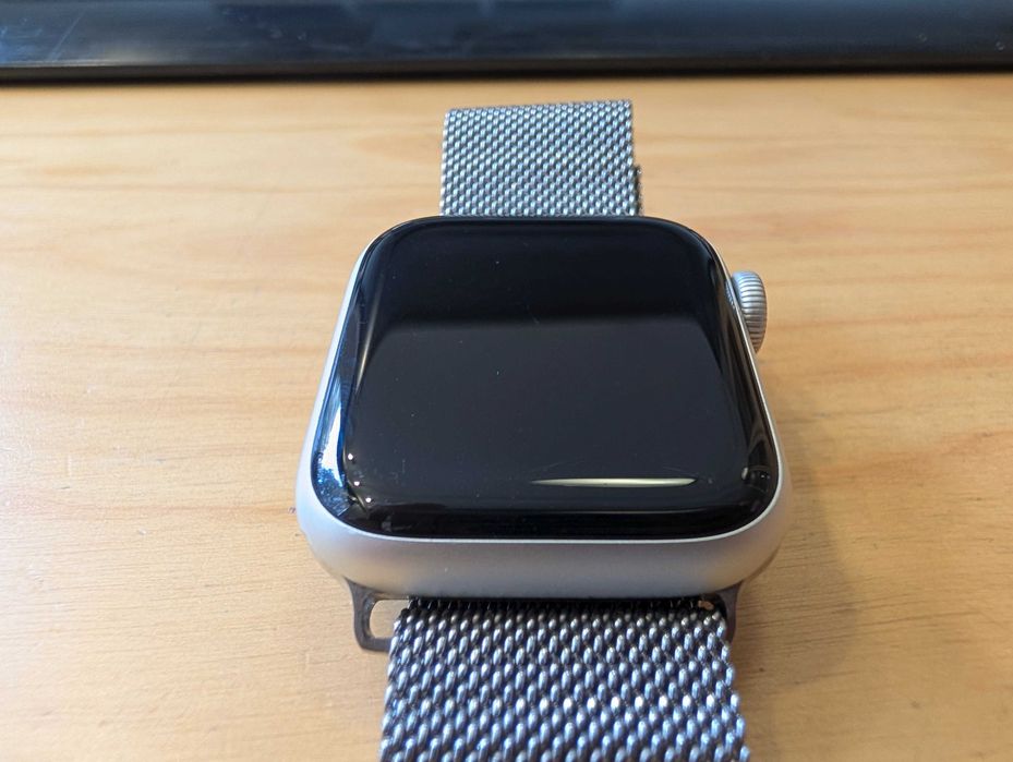 iWatch 4 40mm + оригинално зарядно и кабел
