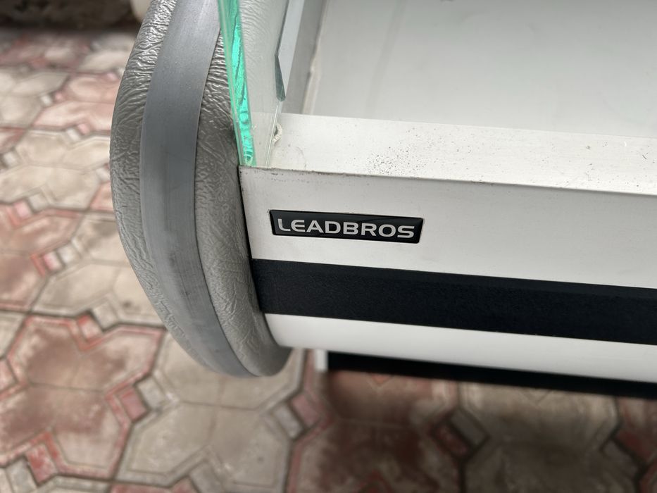 Продам витрины холодильник