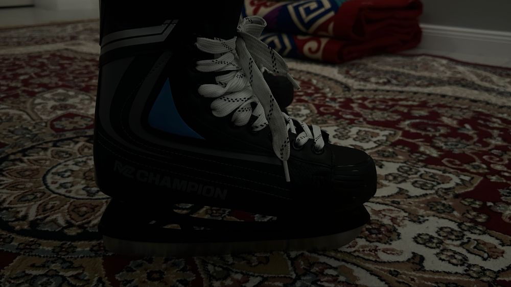 Продам новые коньки