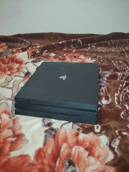 Vand ps 4 in stare buna