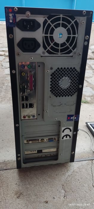 Компютър с монитор