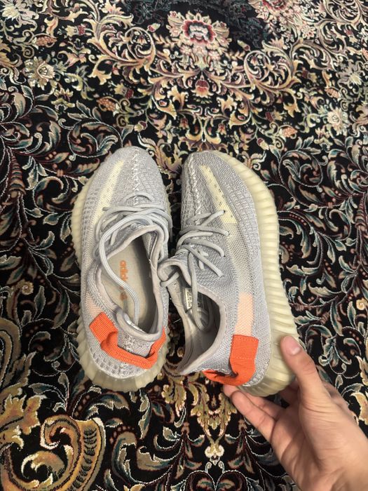 Yeezy Boost  ,,Tail Light”/,,Mx Rock”
