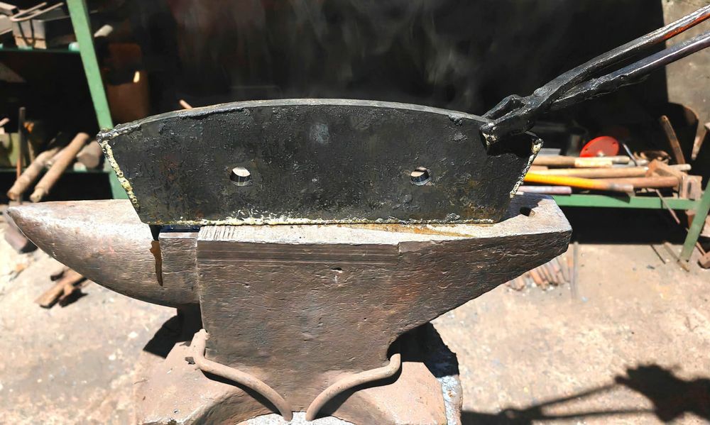 Крепкий металл .