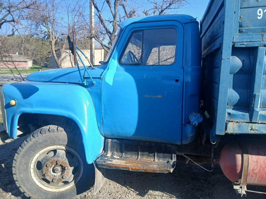 Gaz 53 mashinasi sotiladi