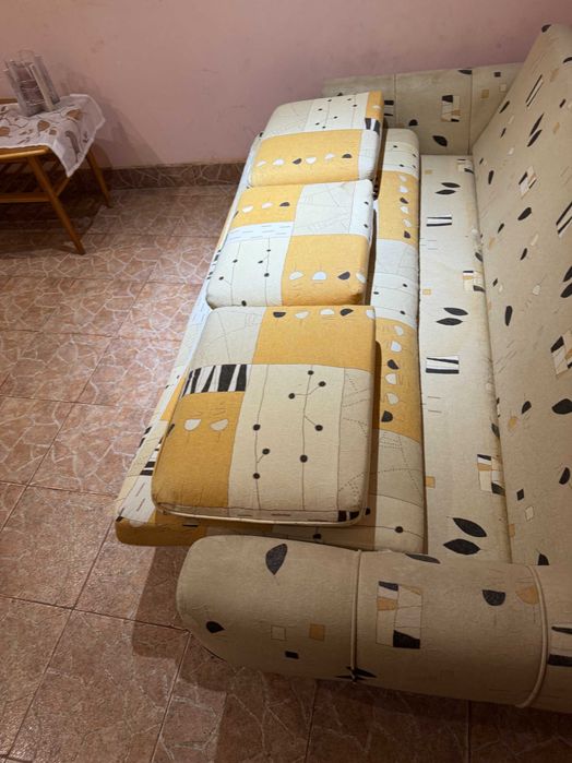 Диван тройка 200см и две табуретки