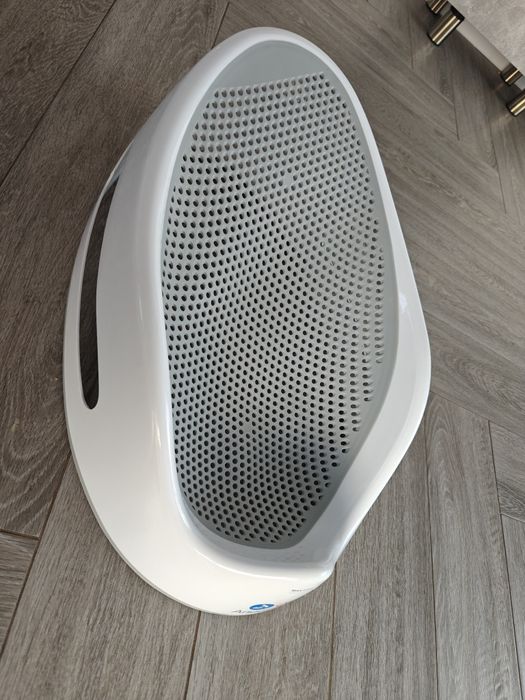 Suport ergonomic pentru baia bebelușului