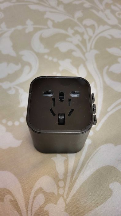 MERKURY Adaptor priza Universal ca nou fuctional