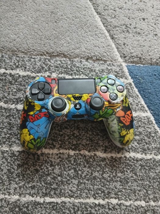 Vând playstation 4 în stare bună