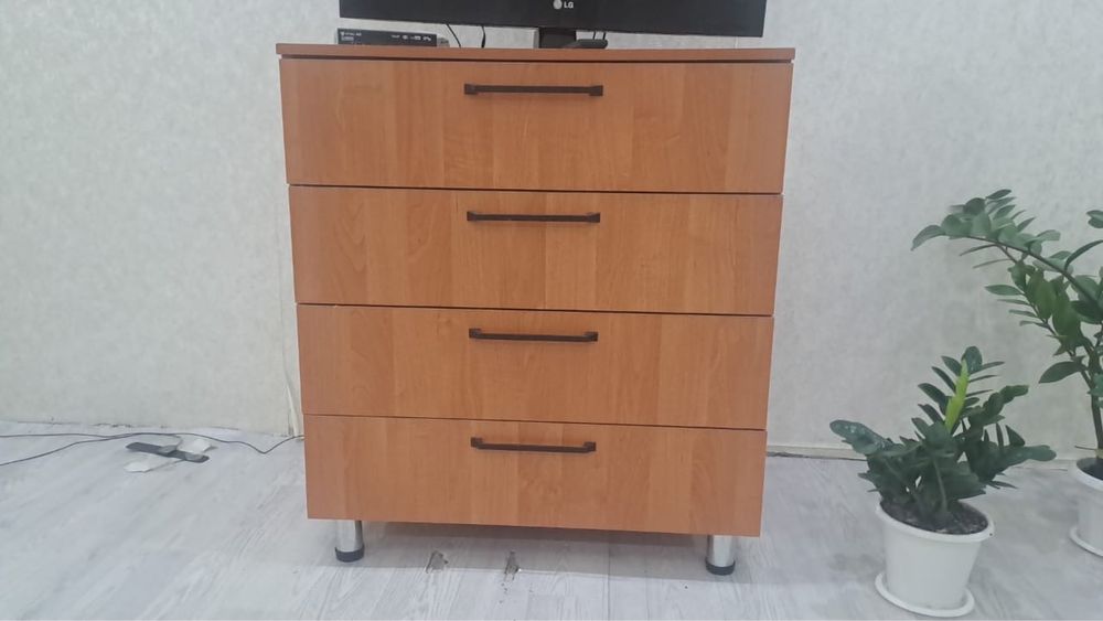 шкафчик в хорошем состояние