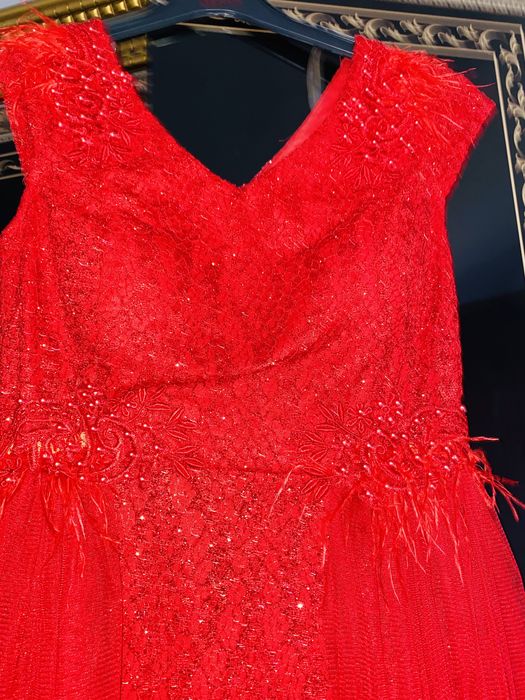 Нарядный платья. ..