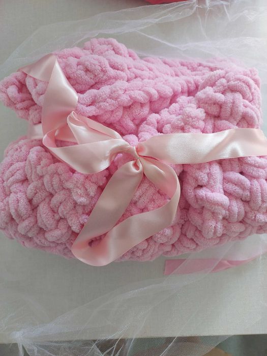 Ново ръчно плетено одеяло в пепел от рози