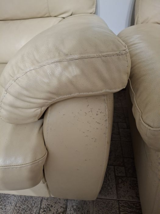 Кожен бежов диван от естествена кожа