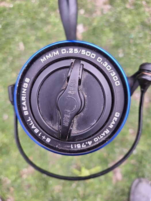 Vand 4 mulinete și 4 lansete crap .