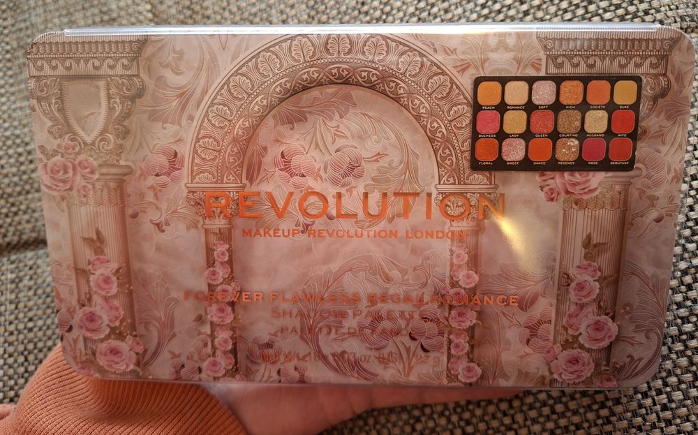 Палитра сенки Revolution Flawless Regal Romance