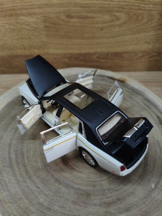 Масштабная металлическая модель игрушка Rolls Royce Phantom,