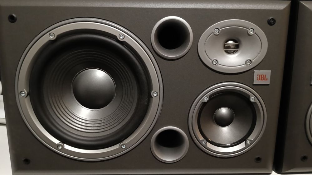 Boxe de Studio JBL E50