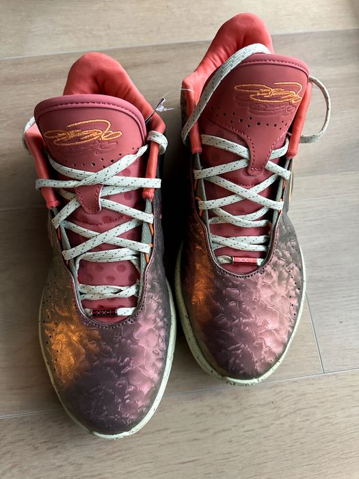 Adidasi • Bascheti Lebron James XXI / Nike (43/US 9.5)