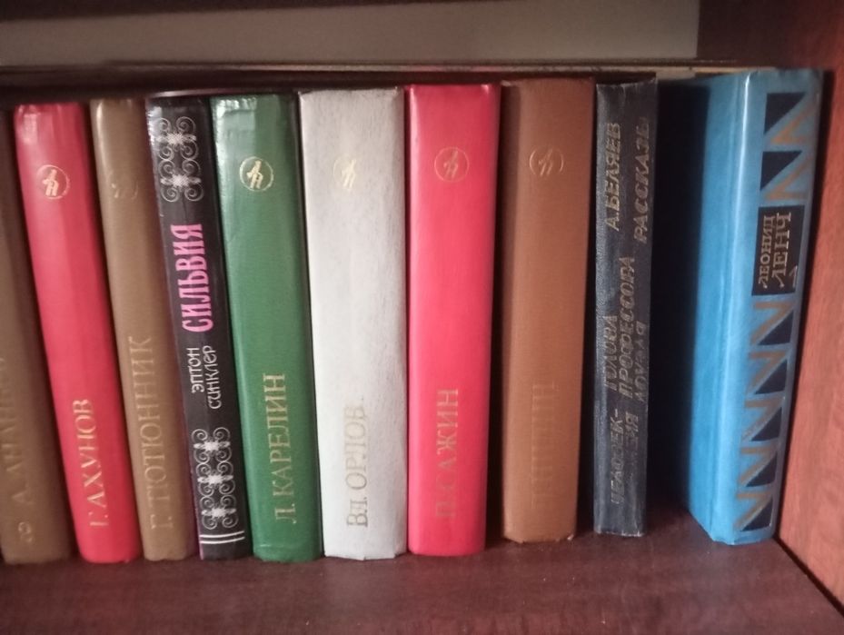 Продам художественные книги