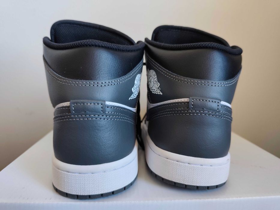 Високи сникърси Air Jordan - размер EU-40,5