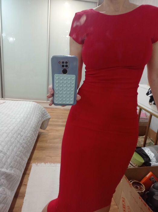 Красное платье продам