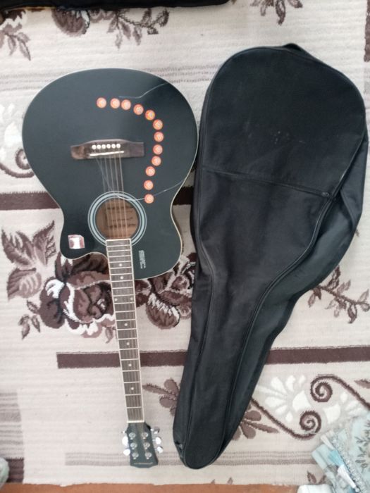 Gitara 1 ta simi uzilgan