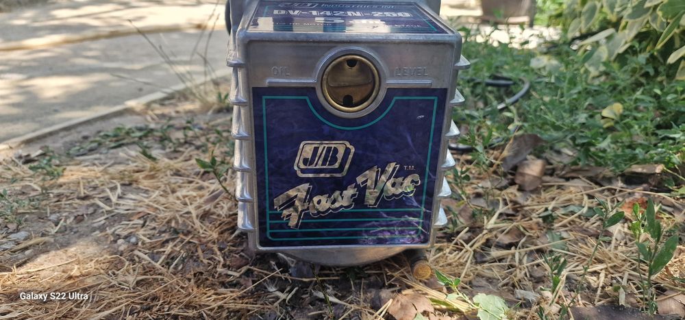 Професионална вакуум помпа за климатици JB Industries DV-142N-250 Platinum 5 CFM (Made in USA)