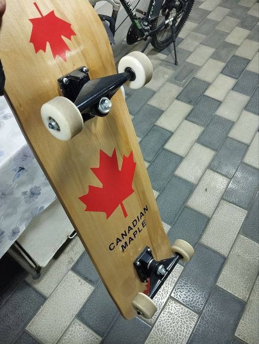 Скейтборд б/у в отличном состоянии Canadian Maple.