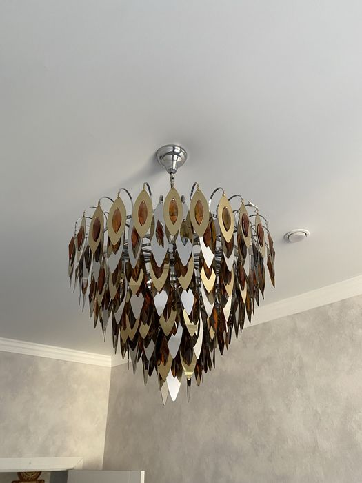 Люстра почти новая