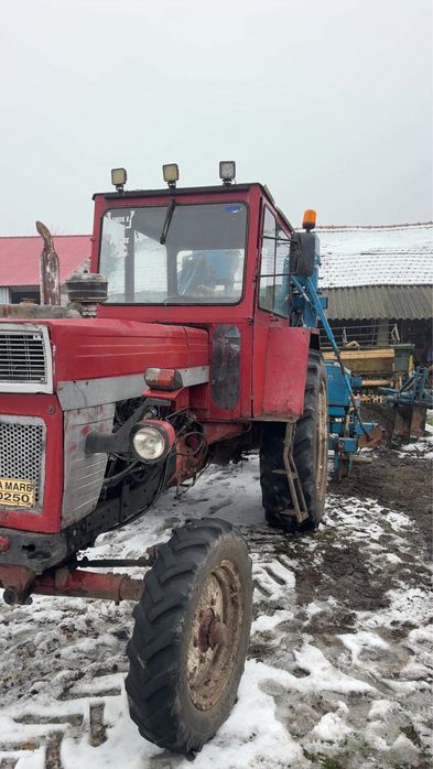 Tractor UTB 650 cu motor de saviem