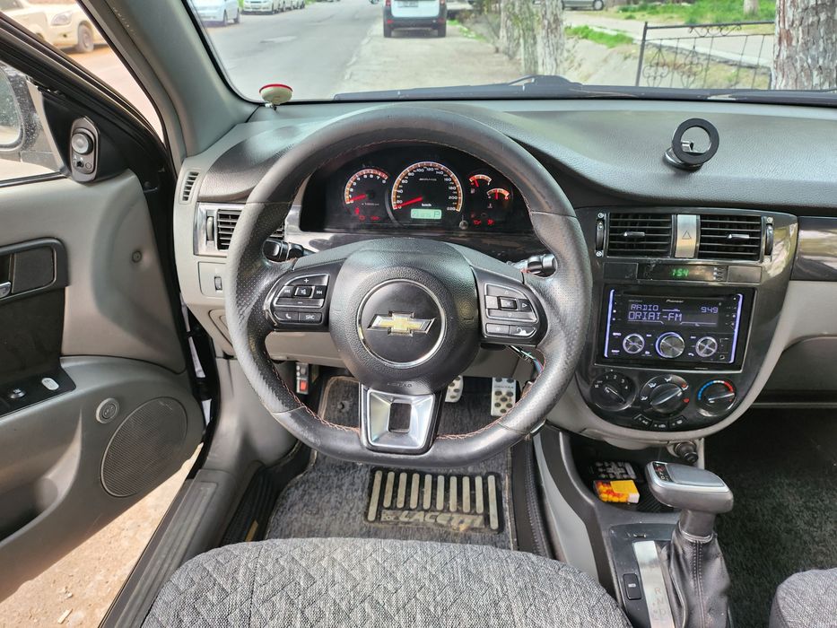 Срочно недорого Lacetti-3поз АФТОМАТ. 2011 г. Метан. Полный наварот.