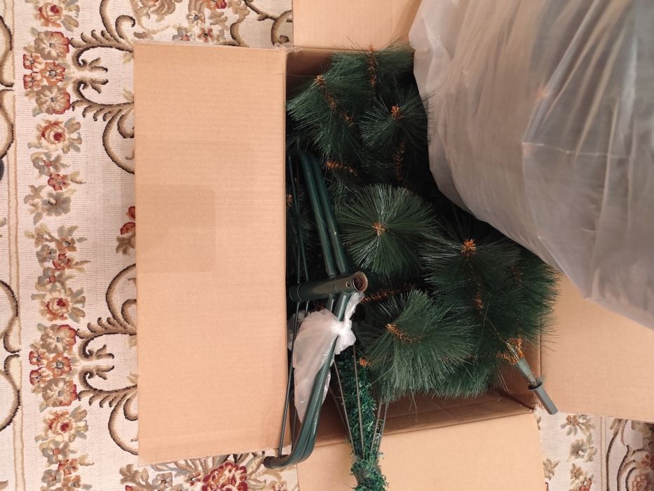 Ёлка искусственная + игрушки
