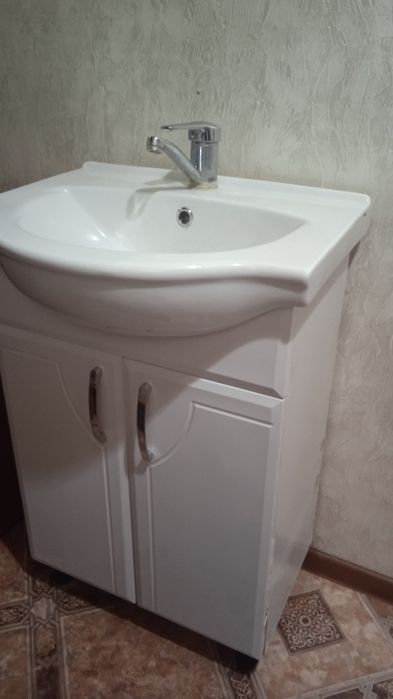 Продам раковину со шкафчиком и краном