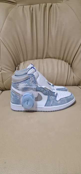 Jordan 1 Hyper Royale