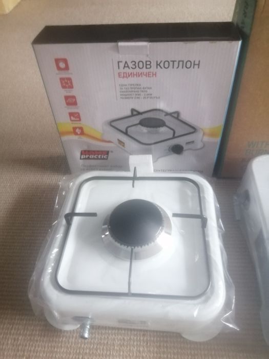 Два броя газови котлони.