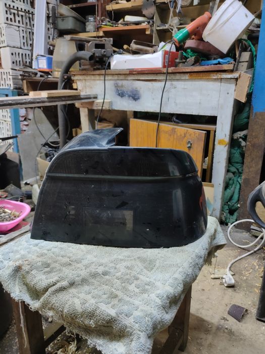 Продам задние фонари на БМВ е 39.