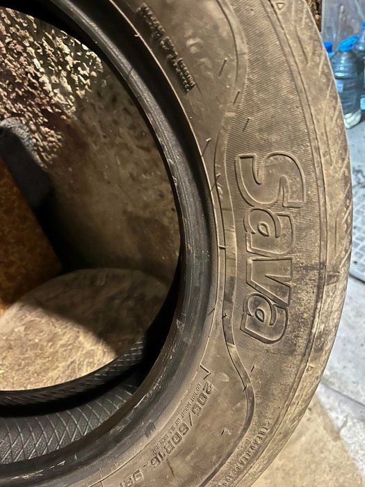 Продавам 2 бр. летни гуми SAVA