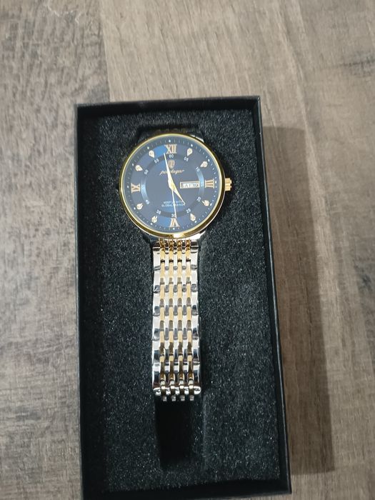 Уникално стилен часовник