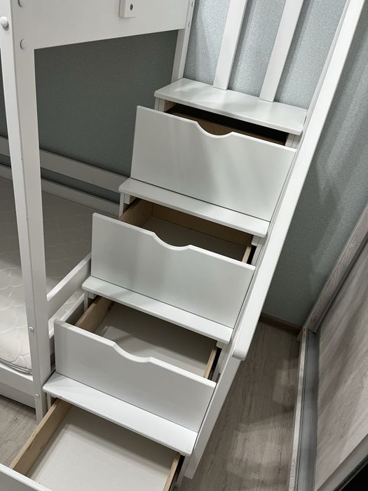 Двухъярусная кровать