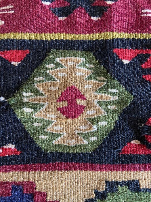 Чипровски килим ръчна изработка.