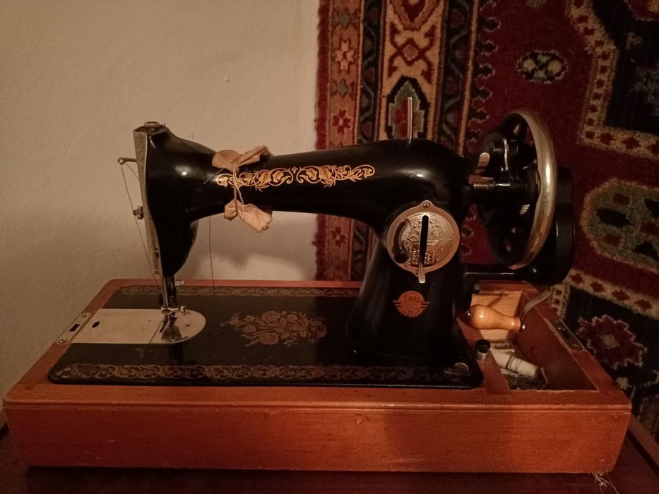 Продам швейную машинку