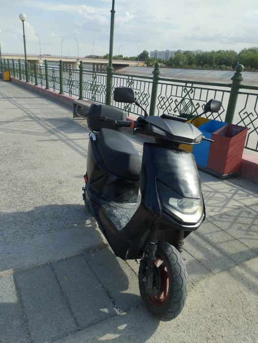 Moped 2023 satiladi